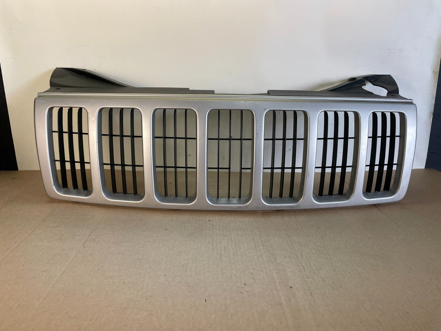 2005 2006 2007 Jeep Grand Cherokee Front Upper Grill Grille ah0057 DG0