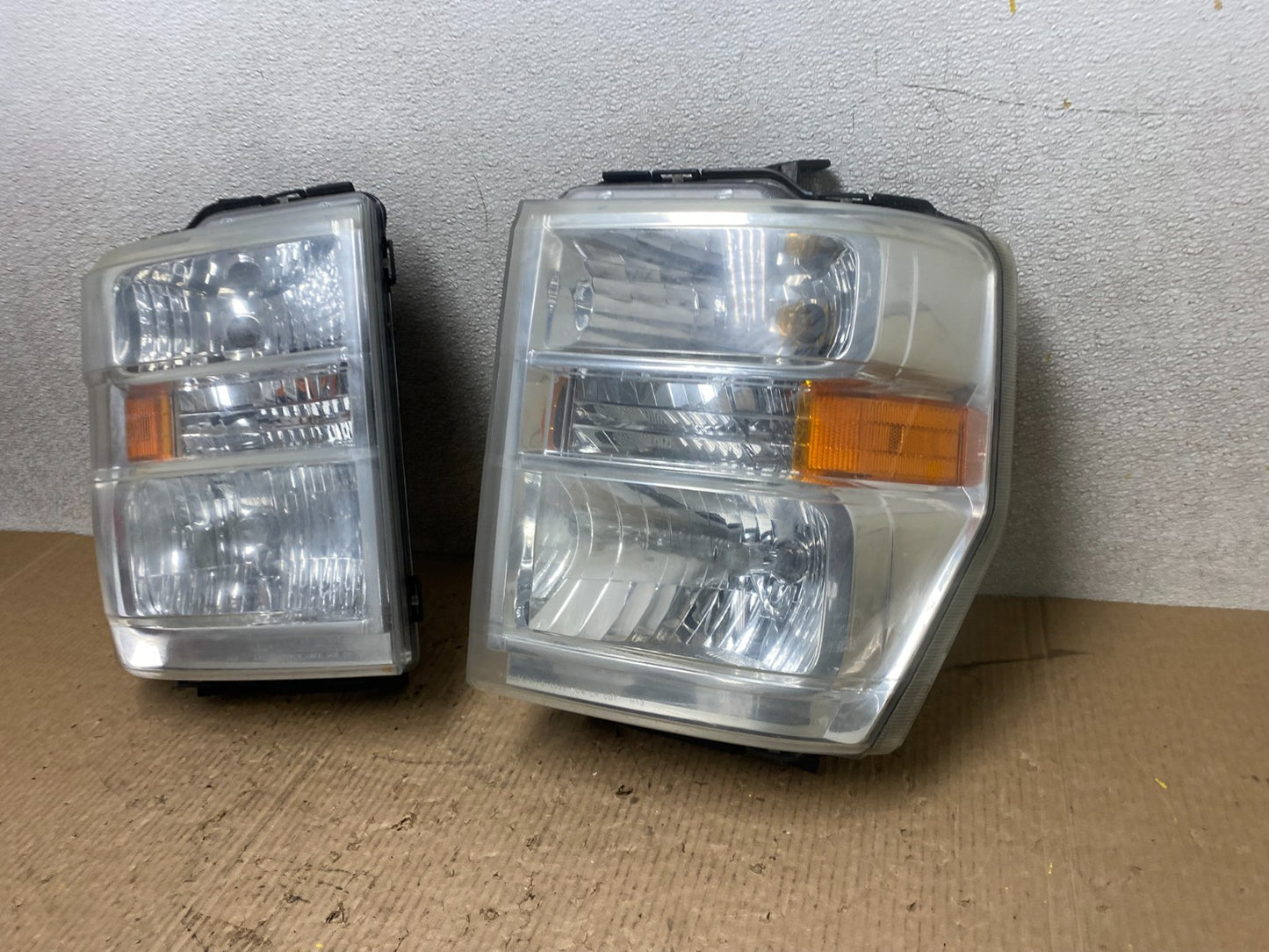 2008-2014 Ford Econoline E150 E250 E350 Left+Right Headlights W5356 DW1