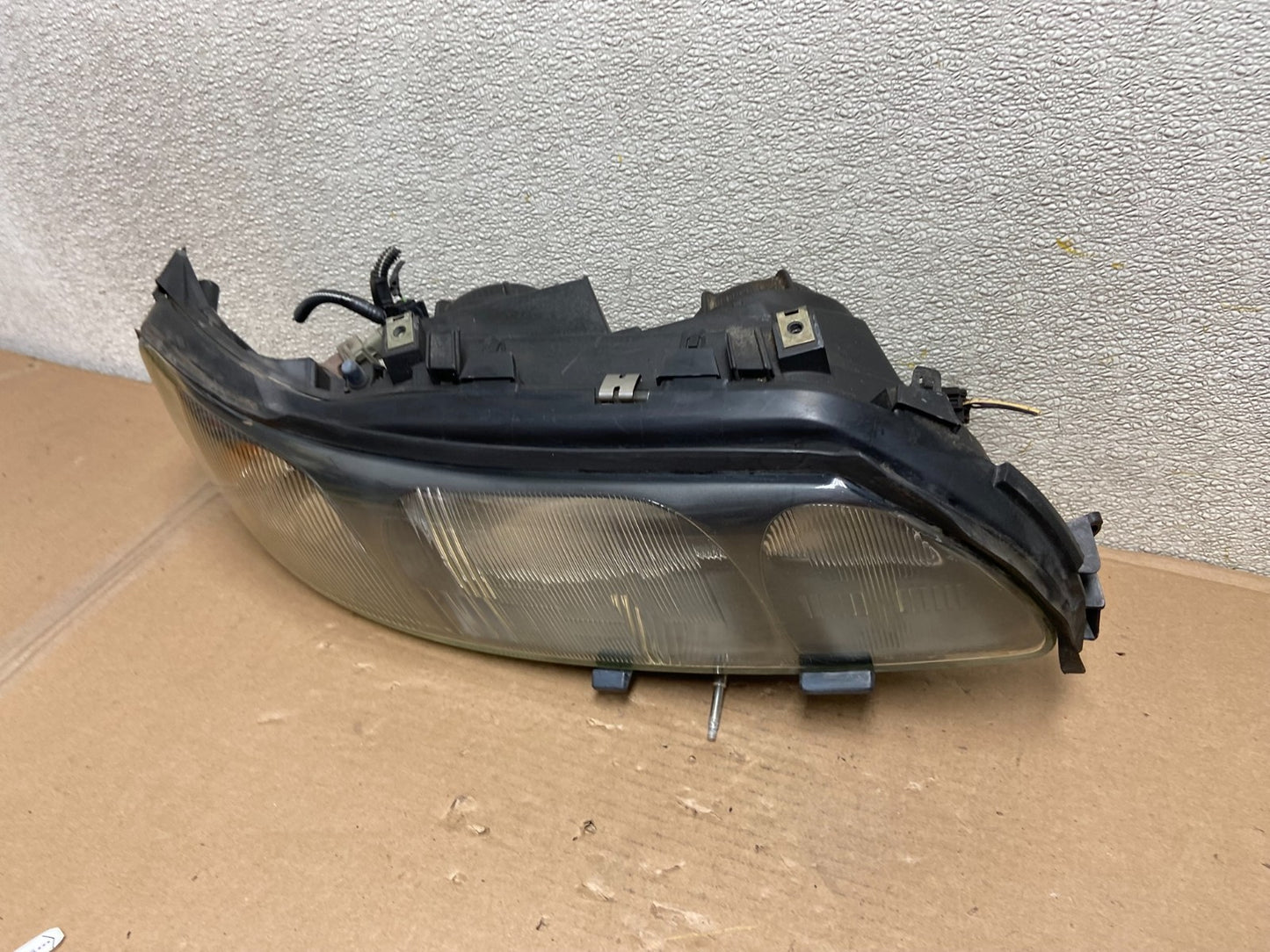 2001 to 2004 Volvo S60 Right Passenger Side Headlight Halogen Oem AA9928 DW1