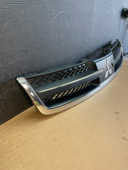 2006 2007 2008 Mitsubishi Endeavor Front Upper Grill Grille AE8384 DW2