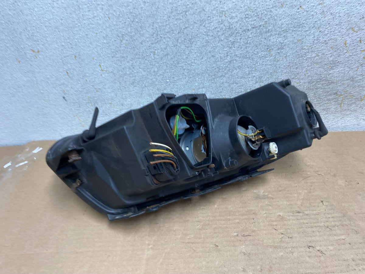 2001-2005 Volkswagen Passat Left Driver LH Halogen Headlight AH9420 DW5