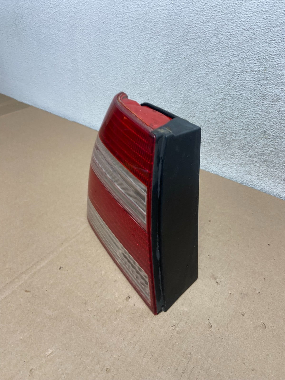 2004 to 2005 Volkswagen Jetta Left Driver LH Side Tail Light AG6632 DW1