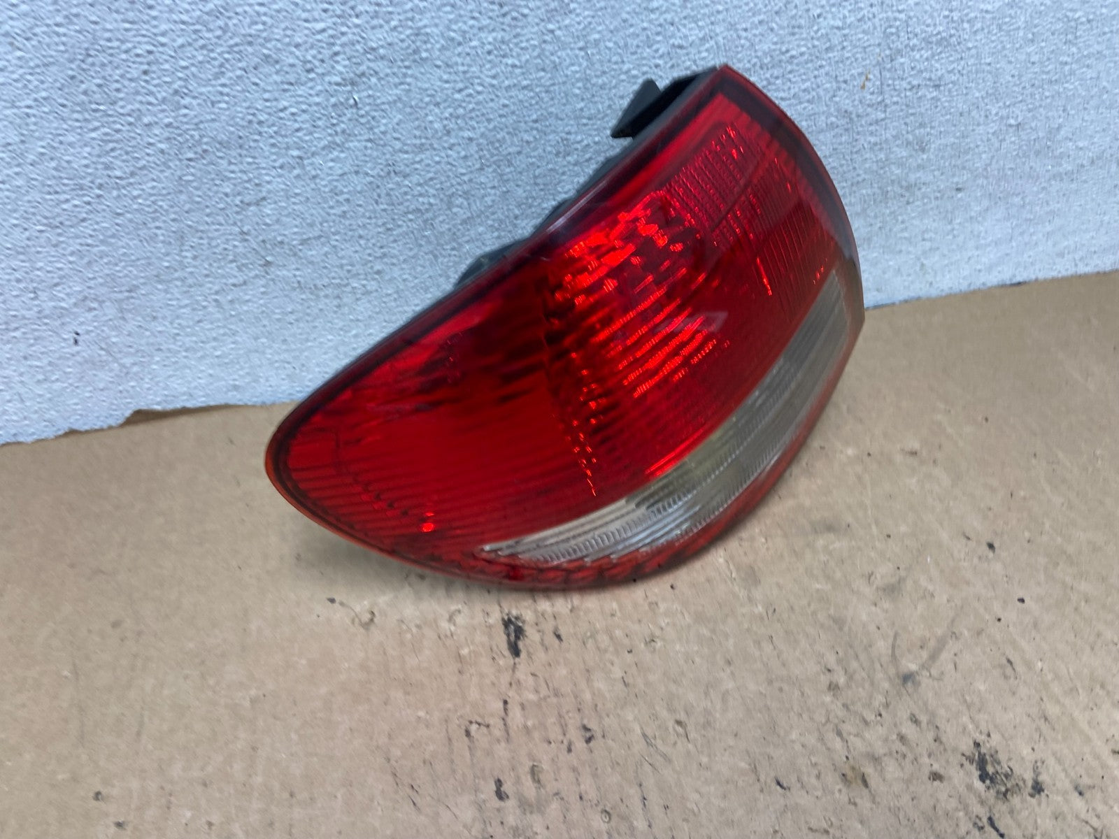 2002 2003 2004 Infiniti I35 Left Driver LH Side Tail Light AG2468 DW2