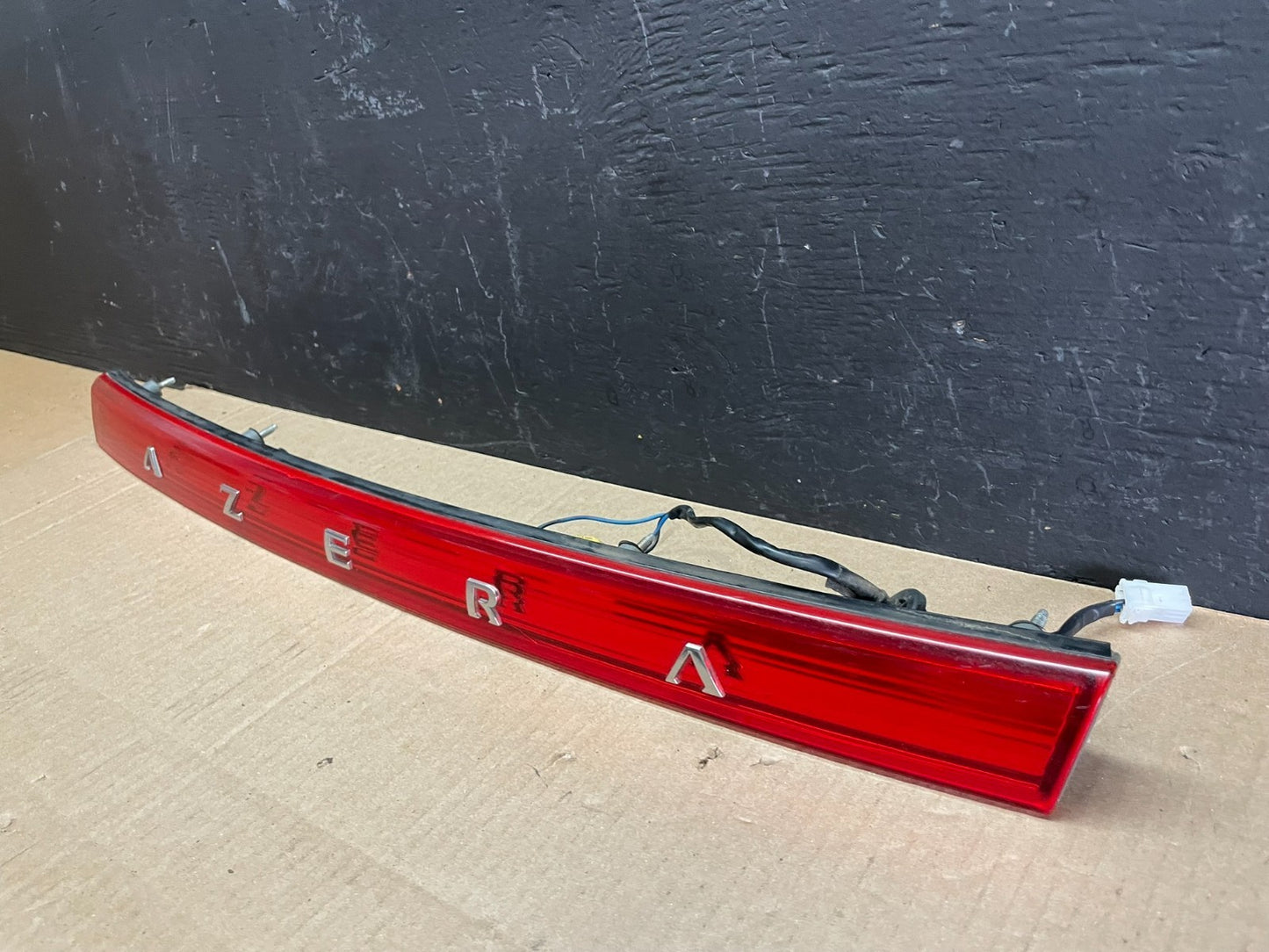 2006 to 2009 Hyundai Azera Trunk Center Tail Light License W/Emblem AB7607 DG2