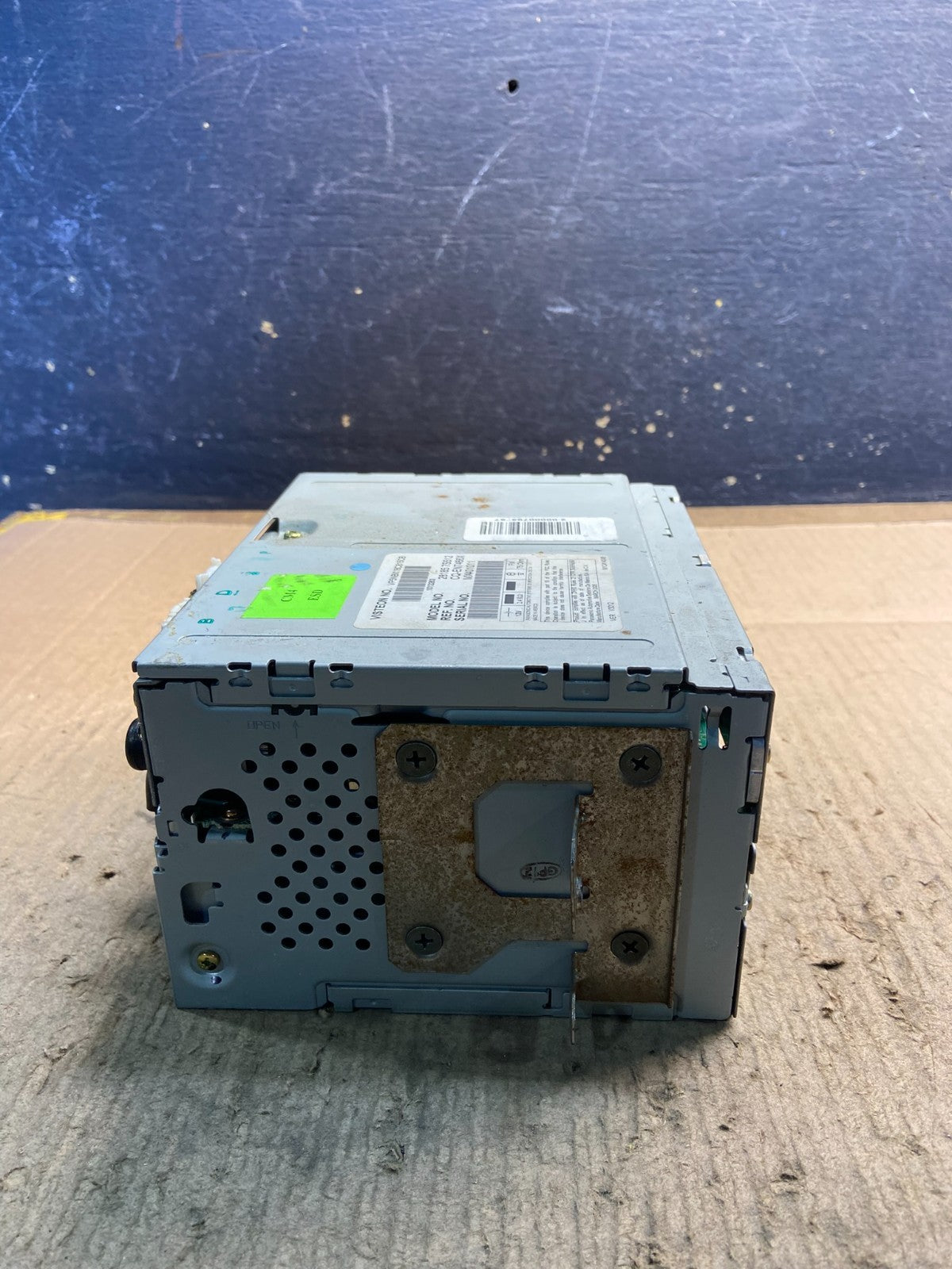 2004 2005 Nissan Armada QX56 Radio Stereo Audio CD Player Receiver Z2083 DG2