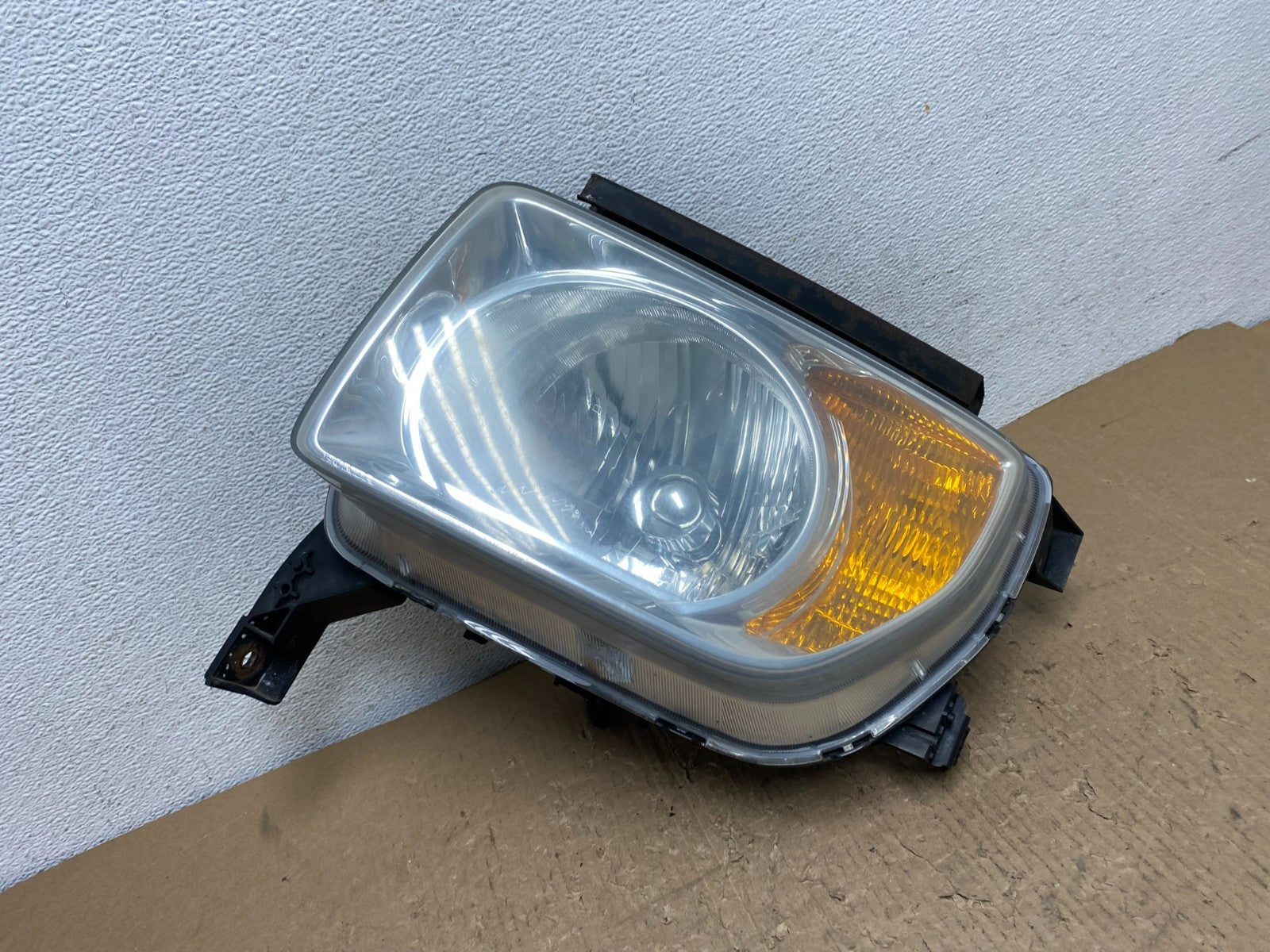 2003 to 2006 Honda Element Left Driver Lh Side Headlight AD8835 DW0