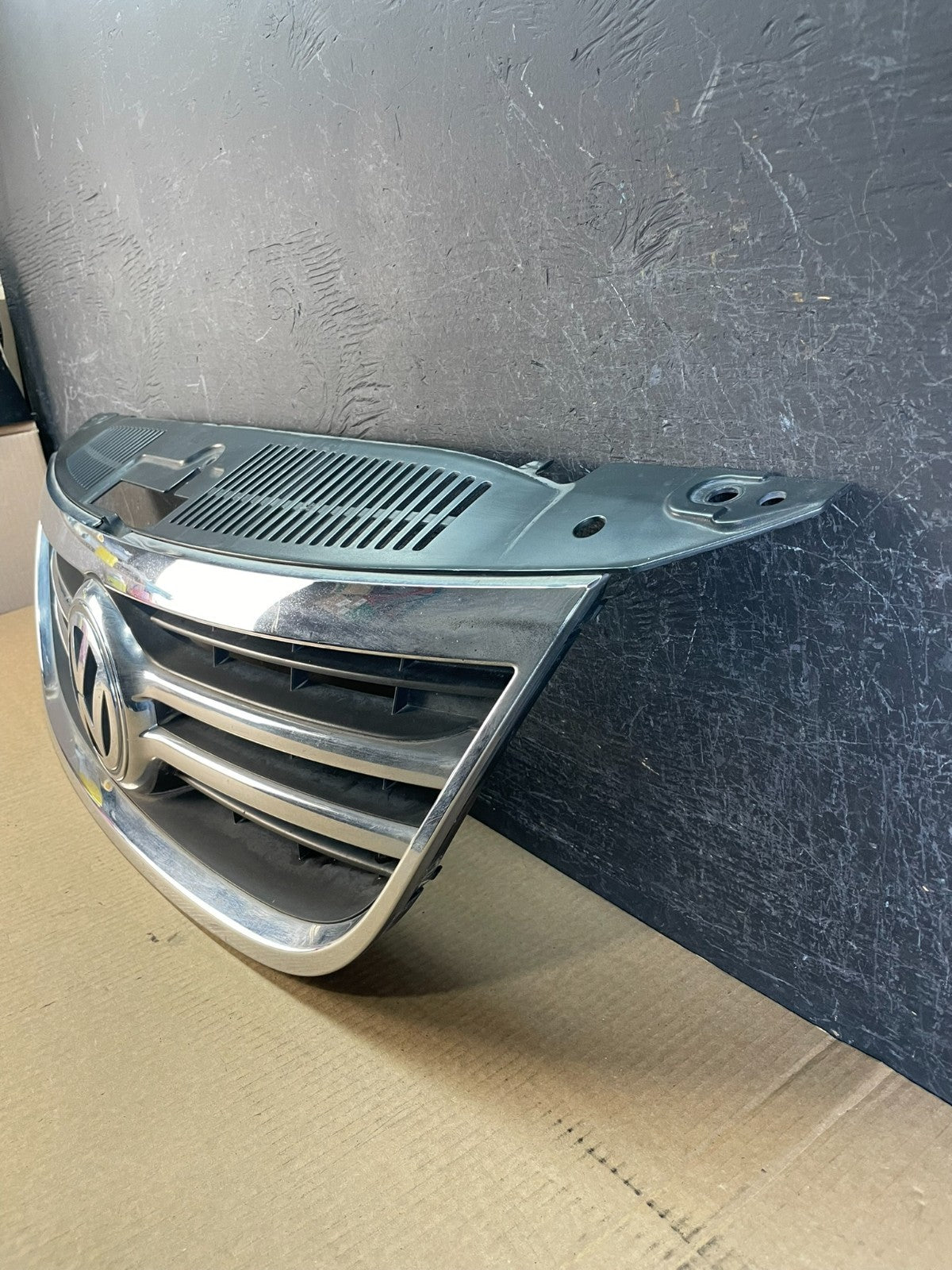 2009 to 2011 Volkswagen Tiguan Front Upper Grill Grille af3739 DG1