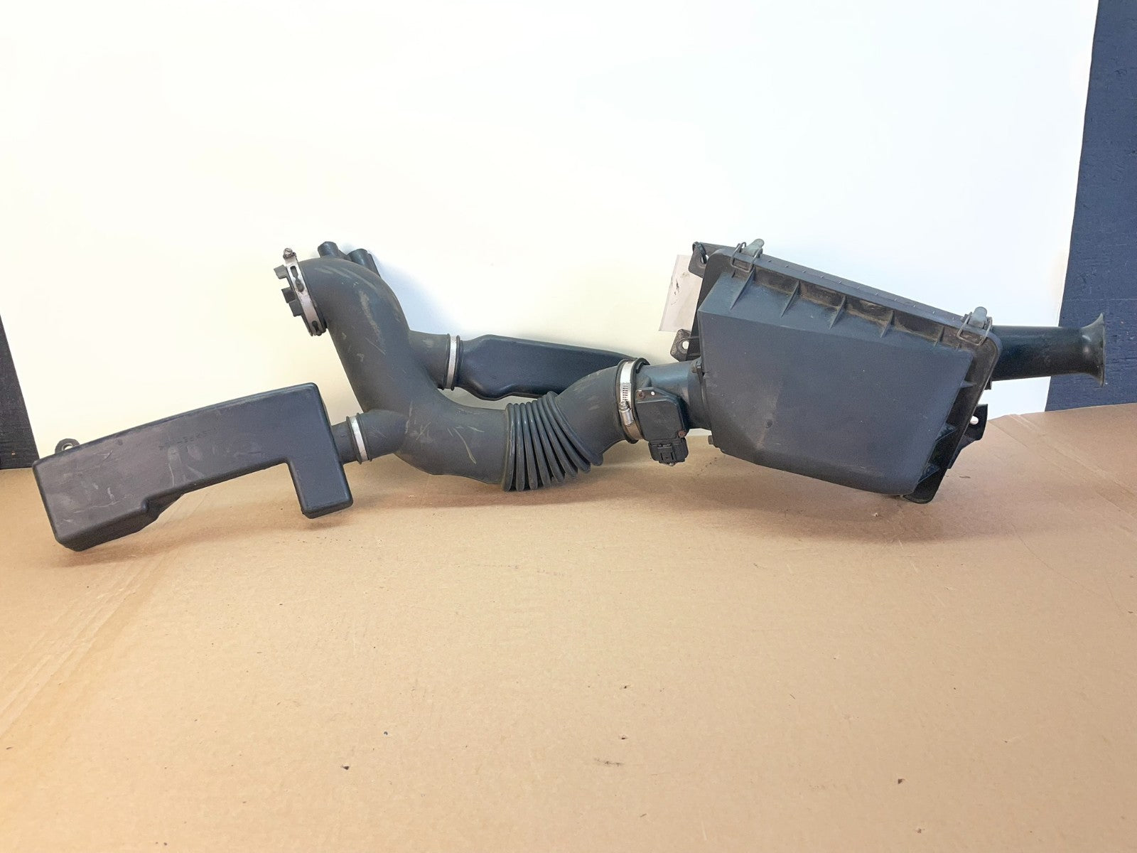 2003-2010 Lincoln Town Car Front Engine Filter Air Intake Box AG3023 DG0