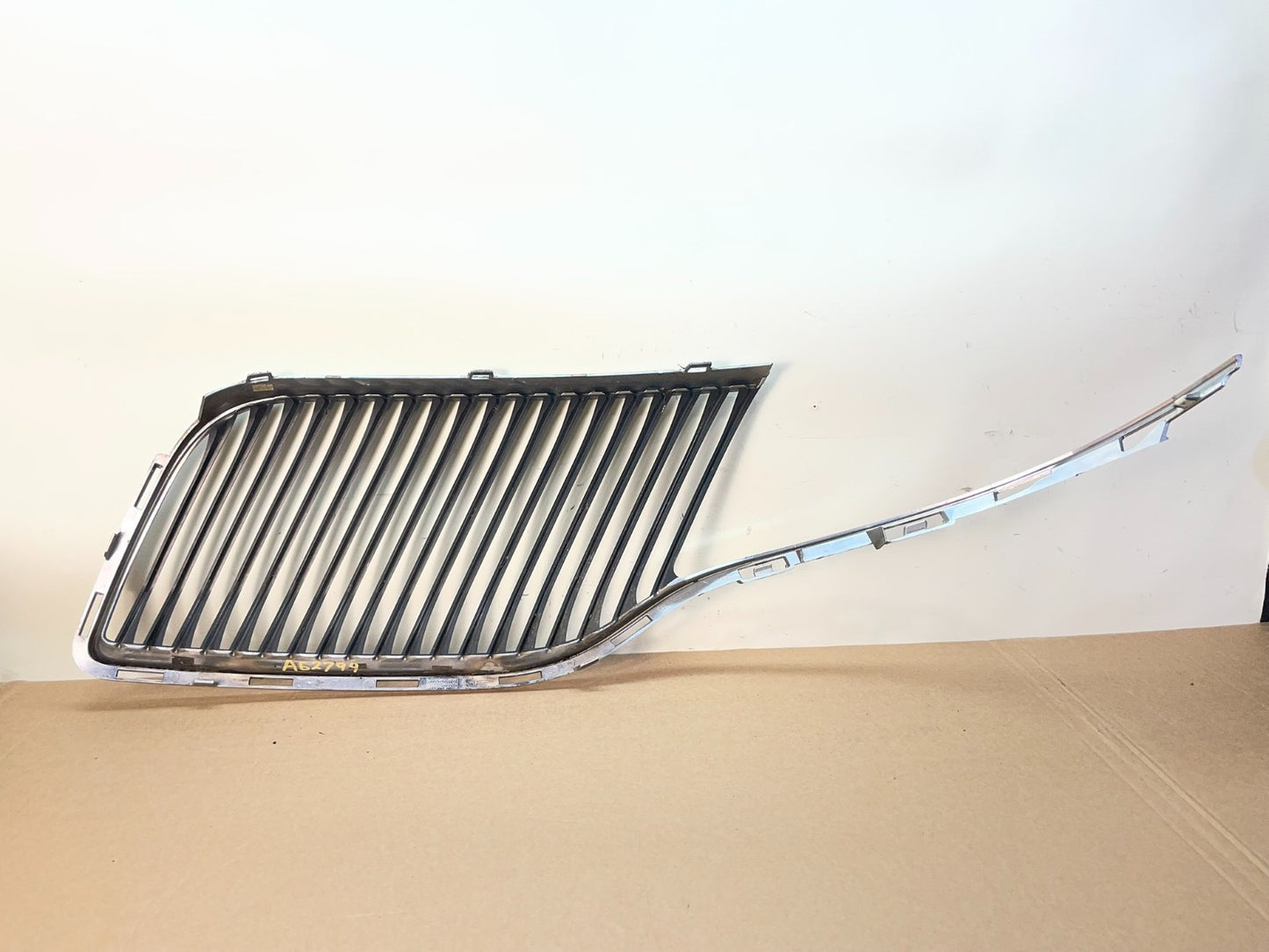 2013 to 2016 Lincoln MKT Right Passenger Side Grille Grill AG2799 MS3