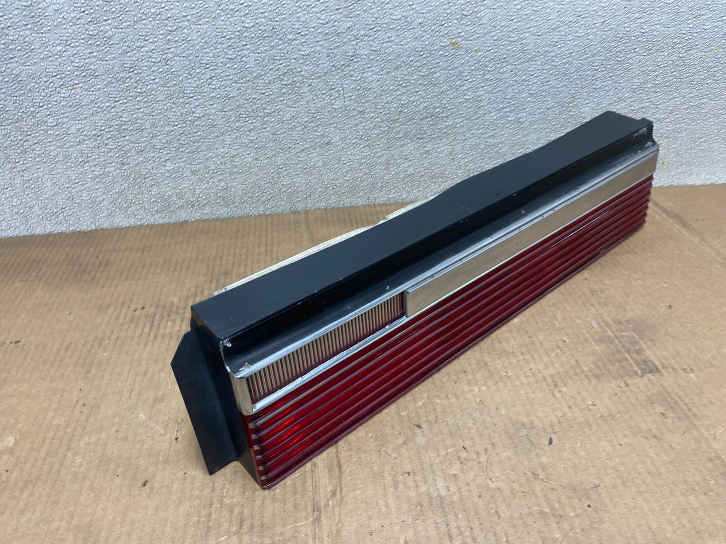 1982-1983 Chrysler Lebaron Right Passenger Rh Side Tail Light OEM AA6258 DW2