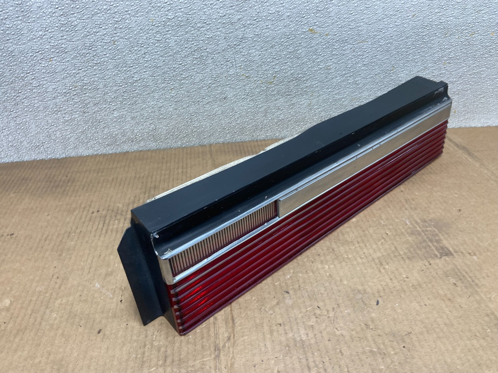 1982-1983 Chrysler Lebaron Right Passenger Rh Side Tail Light OEM AA6258 DW2
