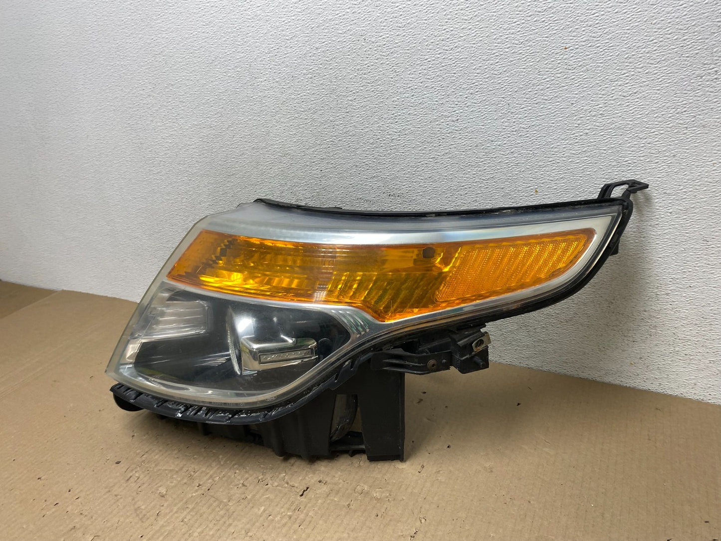 2011 to 2015 Ford Explorer Left Driver LH Halogen Headlight AE9748 DW1