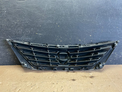 2012 to 2014 Nissan Versa Sedan Front Upper Grill Grille Y9699 DG5