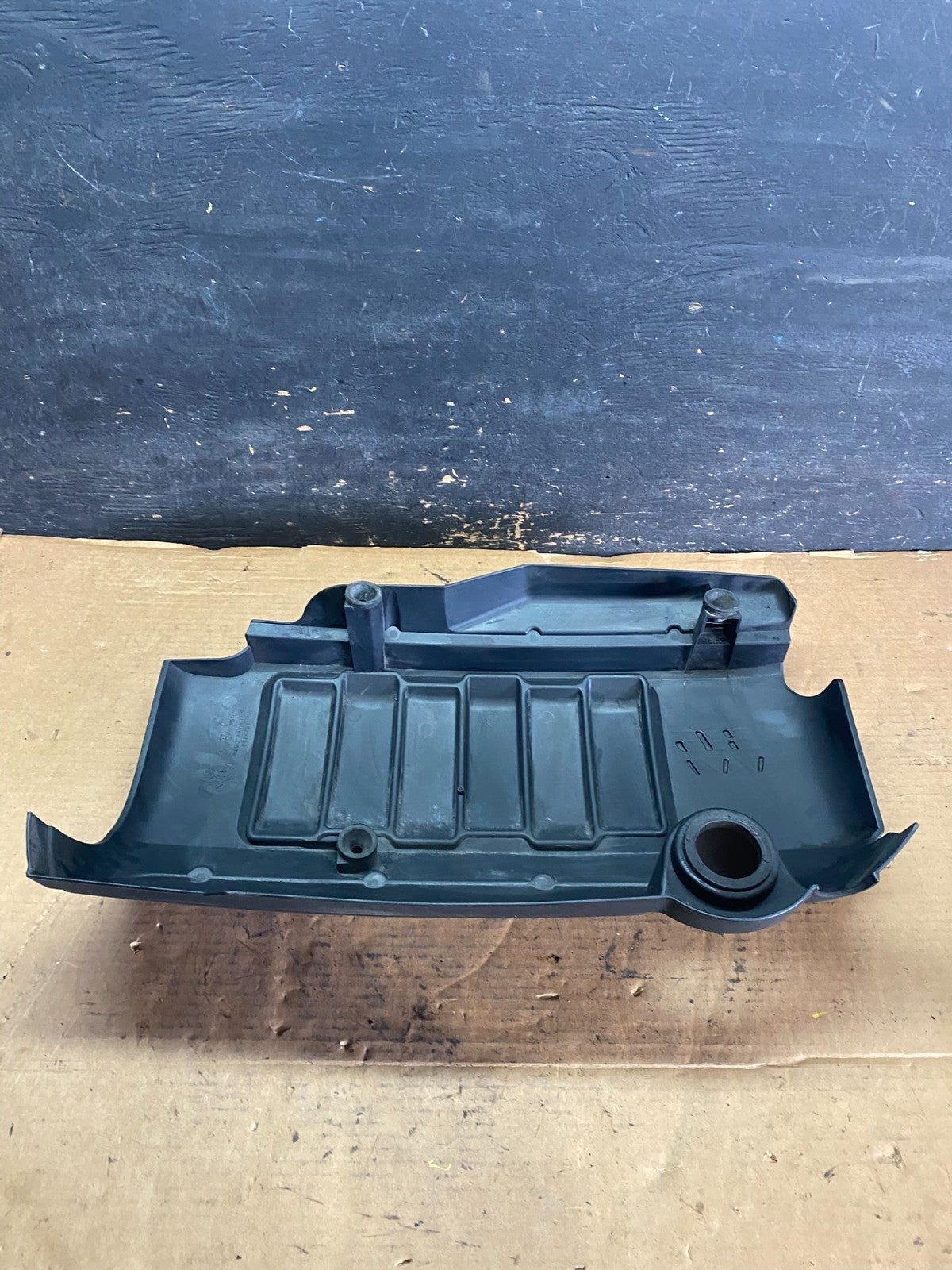 2007 to 2008 GMC Acadia 3.6L VVT Engine Cover Shield OEM S0466 DG5