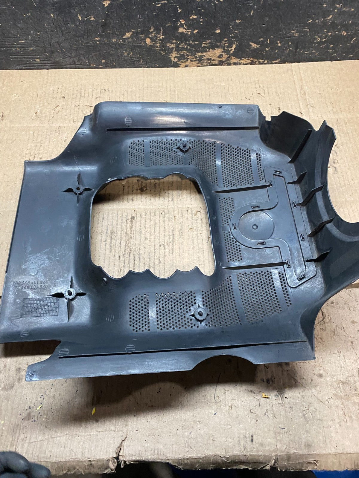 2001 to 2005 Volkswagen Passat 2.8 V6 Engine Motor Cover Oem X9602 DG6