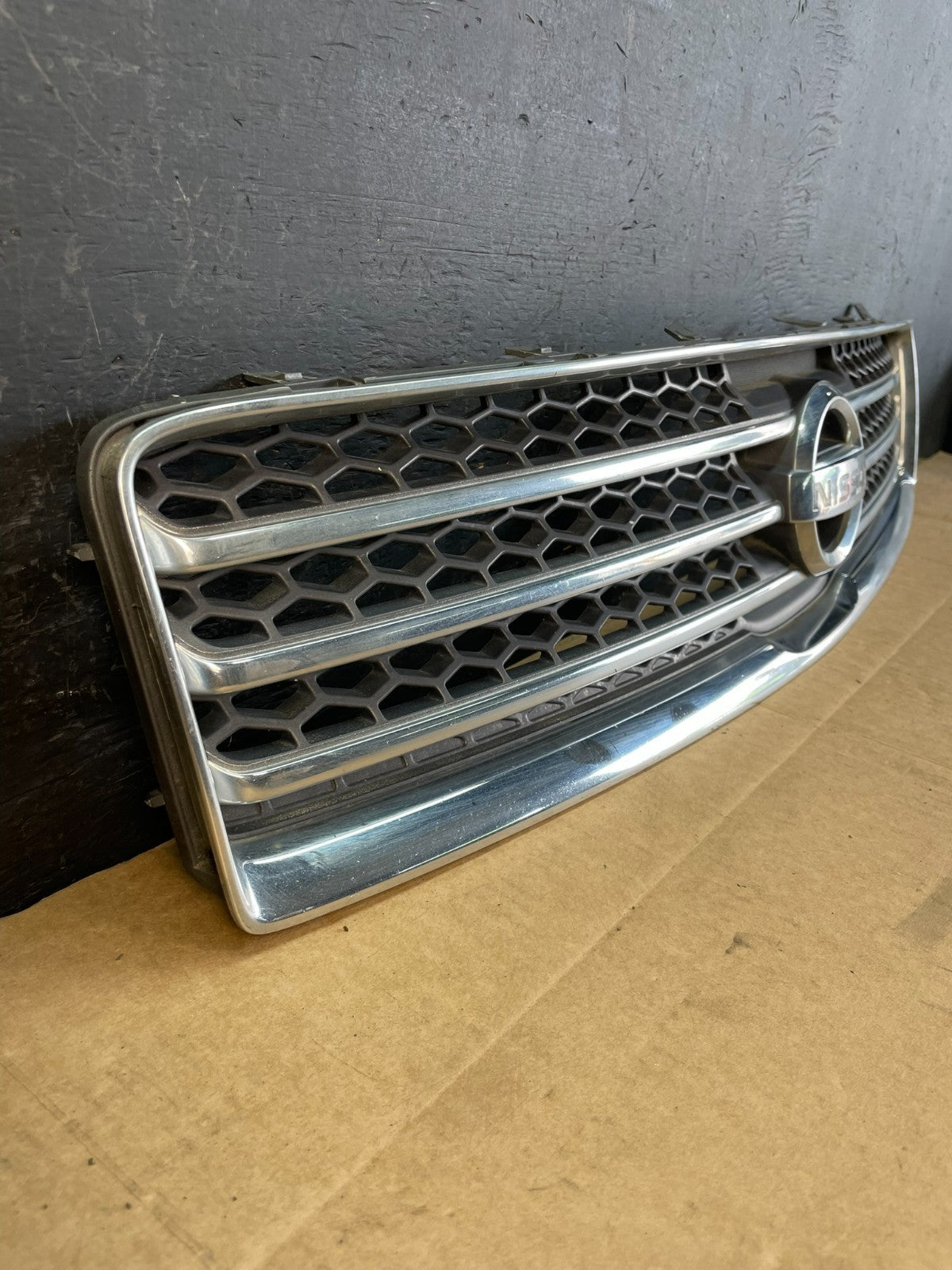 2009 to 2011 Nissan Maxima Front Upper Grill Grille 62070-9N00A AC5127 DG2