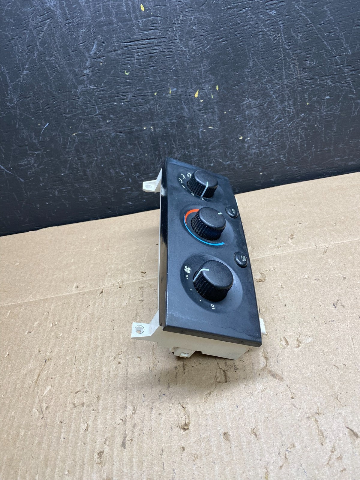 1999 to 2004 Jeep Grand Cherokee A/C Climate Control Bezel ac6725 DG1