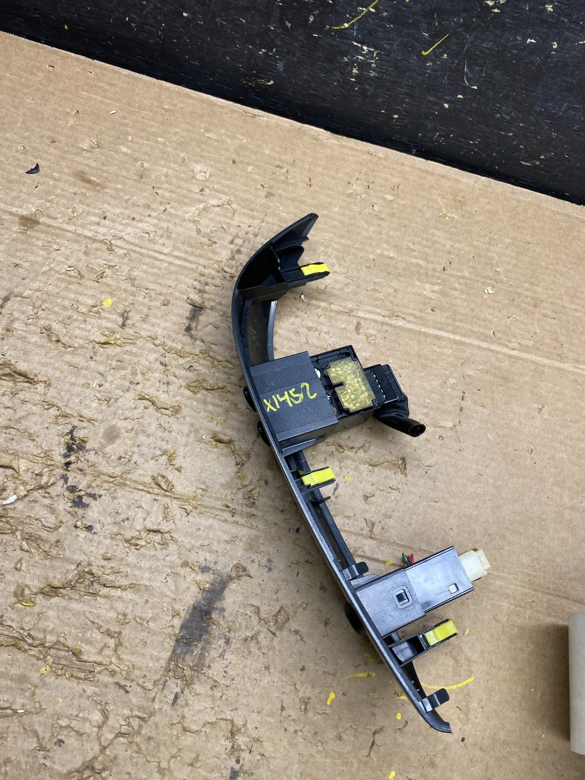 2004 to 2010 Toyota Sienna Left Side Climate Switches Bezel Trim OEM x1452 DG2