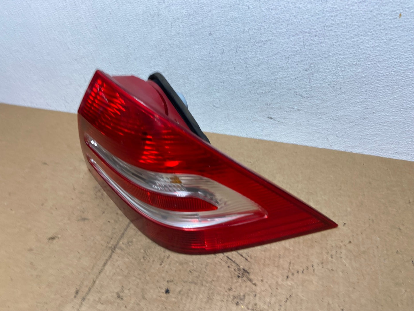 2005-2007 Mercedes-Benz C 230 W203 C-Class Right Passenger Tail Light AC3654 LK1