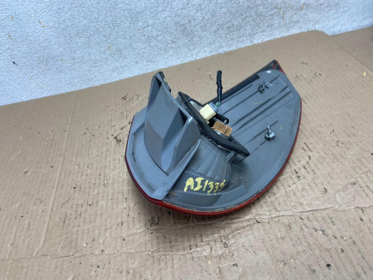 2006 to 2010 Toyota Sienna Left Driver LH Side Tail Light AI1335 LK6