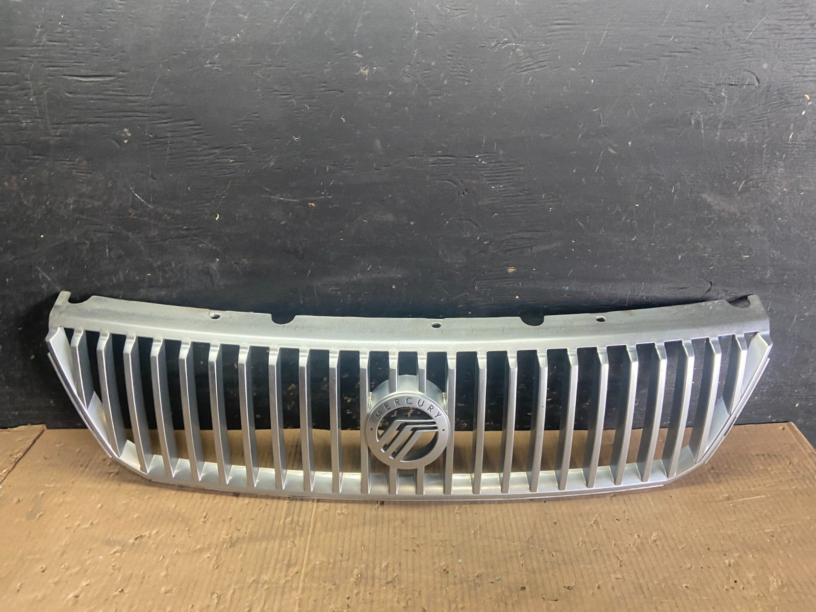 2002 to 2005 Mercury Mountaineer Front Upper Grill Grille Oem r5519 DG0