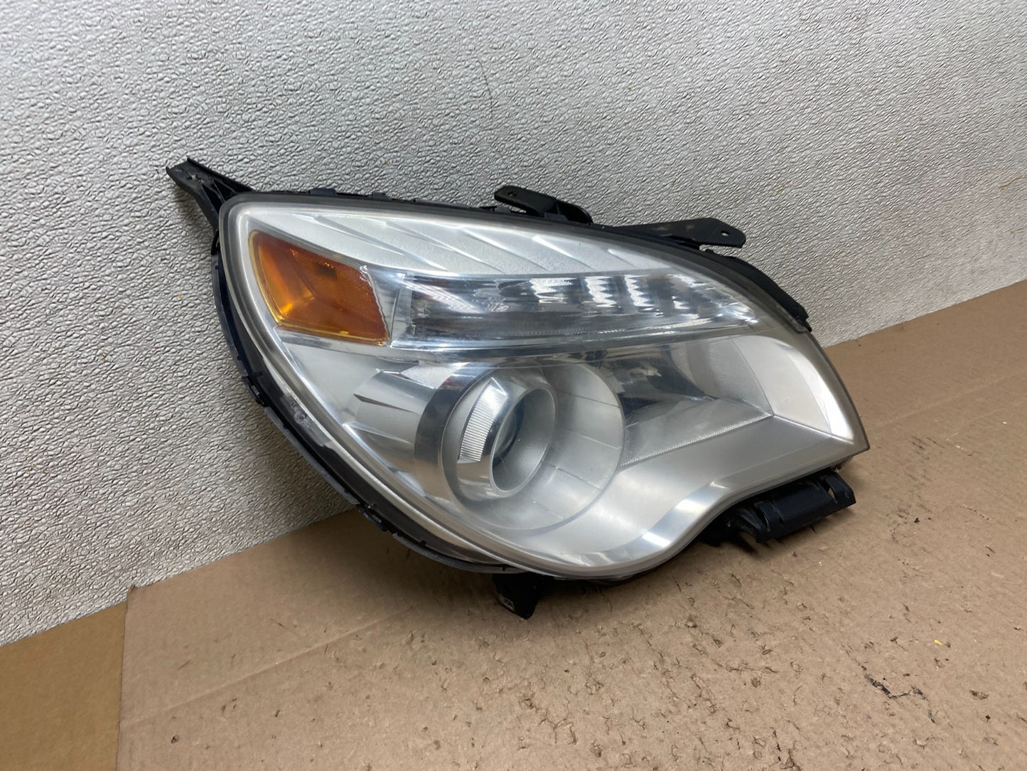2010-2015 Chevrolet Equinox Right Passenger Halogen Projector Headlight Z6447 DW2