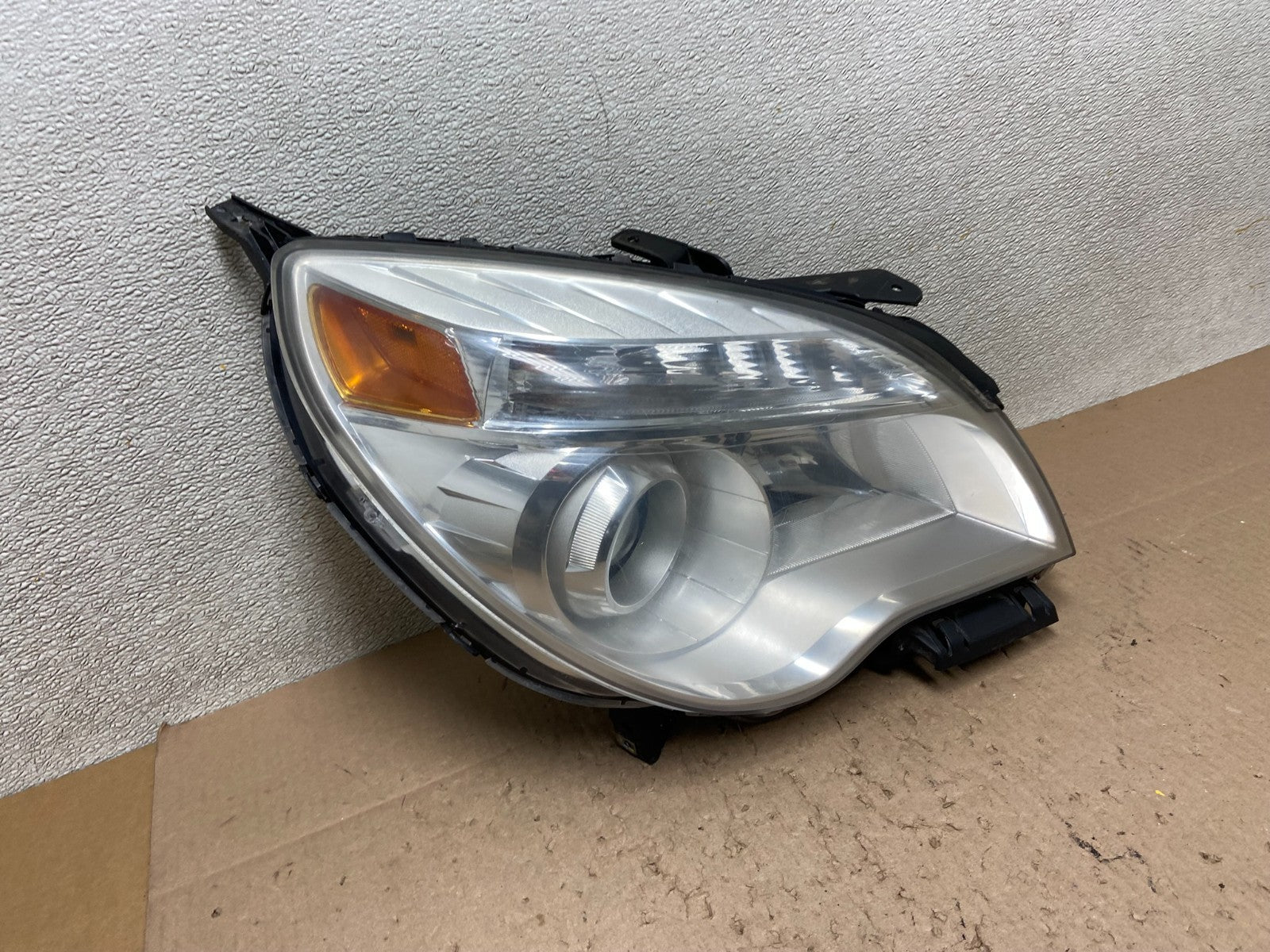 2010-2015 Chevrolet Equinox Right Passenger Halogen Projector Headlight Z6447 DW2