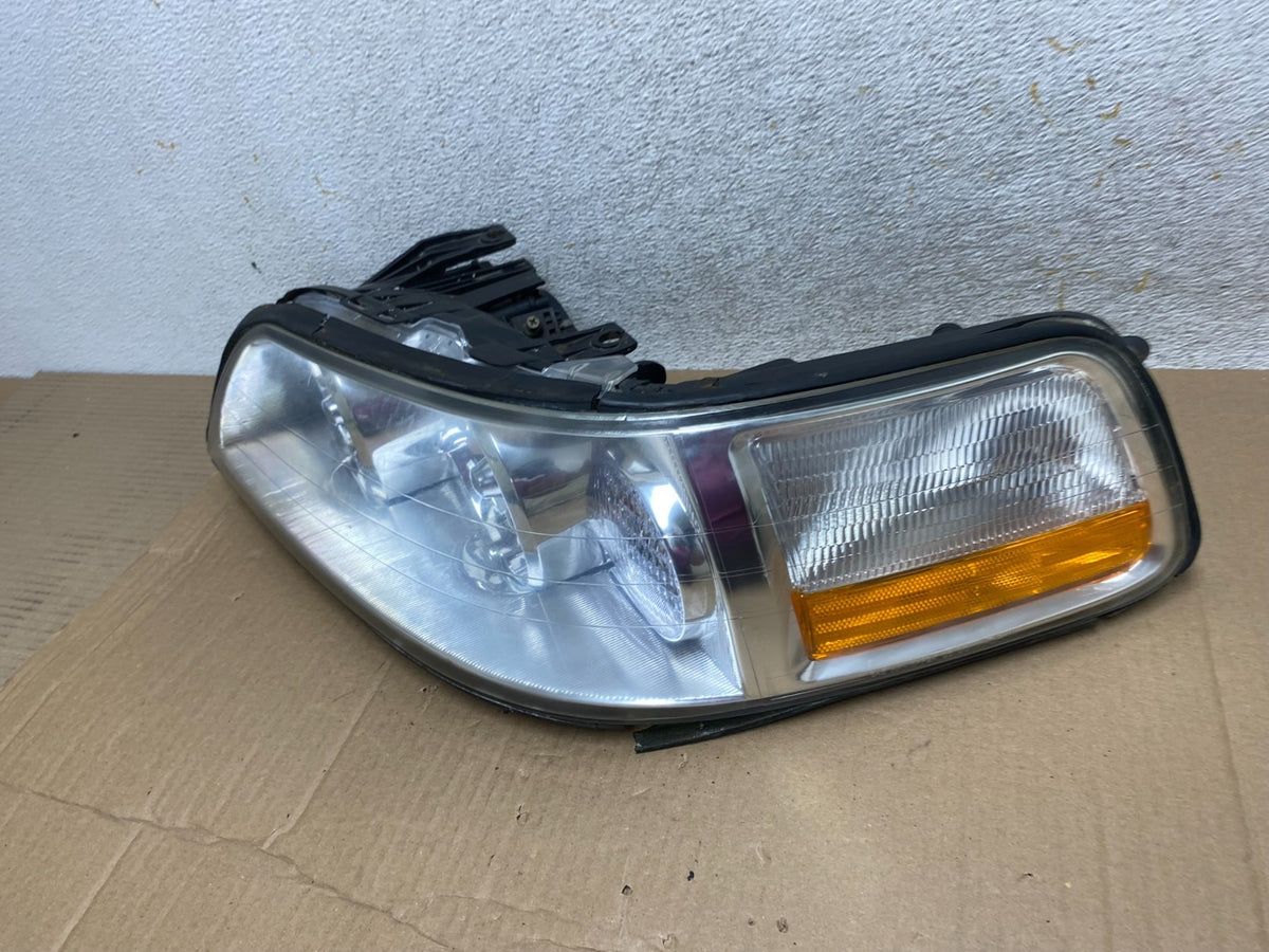 2005 to 2011 Lincoln Town Car Left Driver LH Side Headlight AI1176 DW1