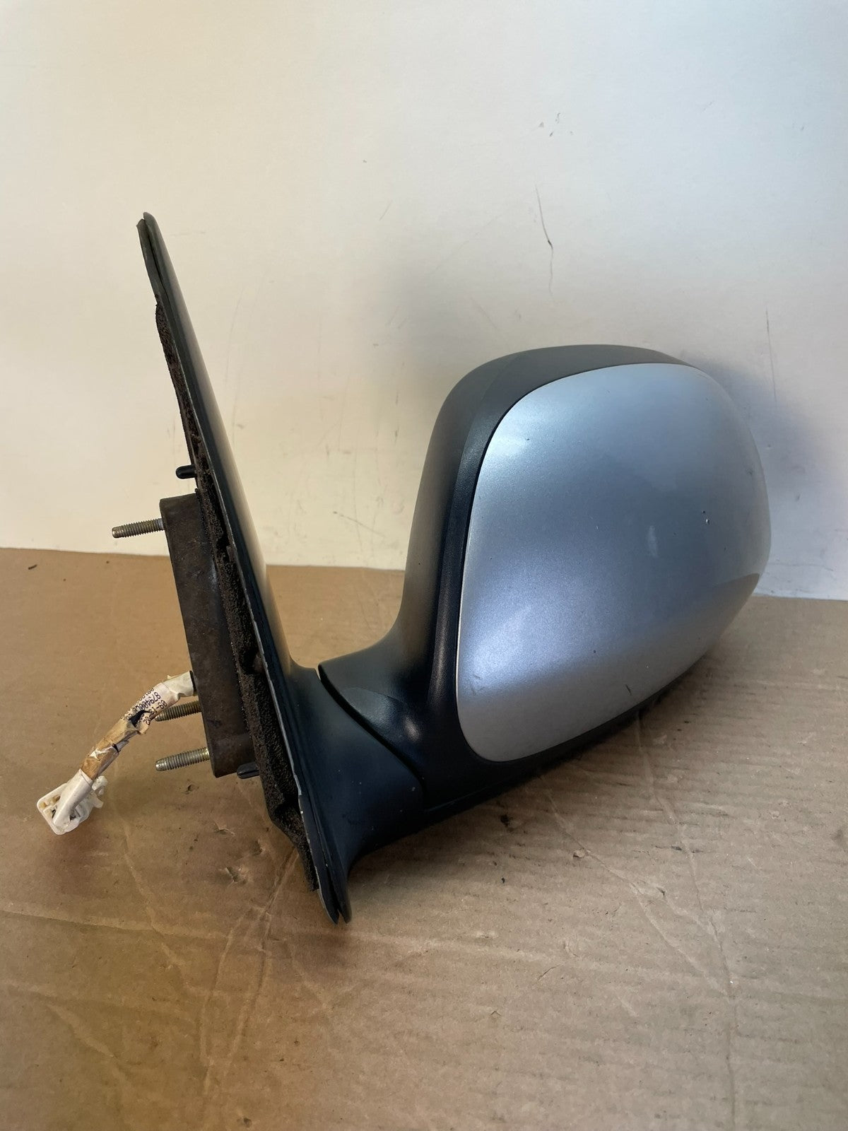 2001 to 2006 Toyota Sequoia Left Driver View Door Mirror AG9891 DW1