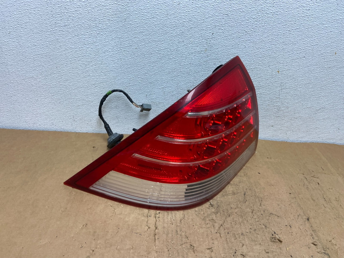 2005 to 2007 Mercury Montego Left Driver LH Side Tail Light AD0668 DW2