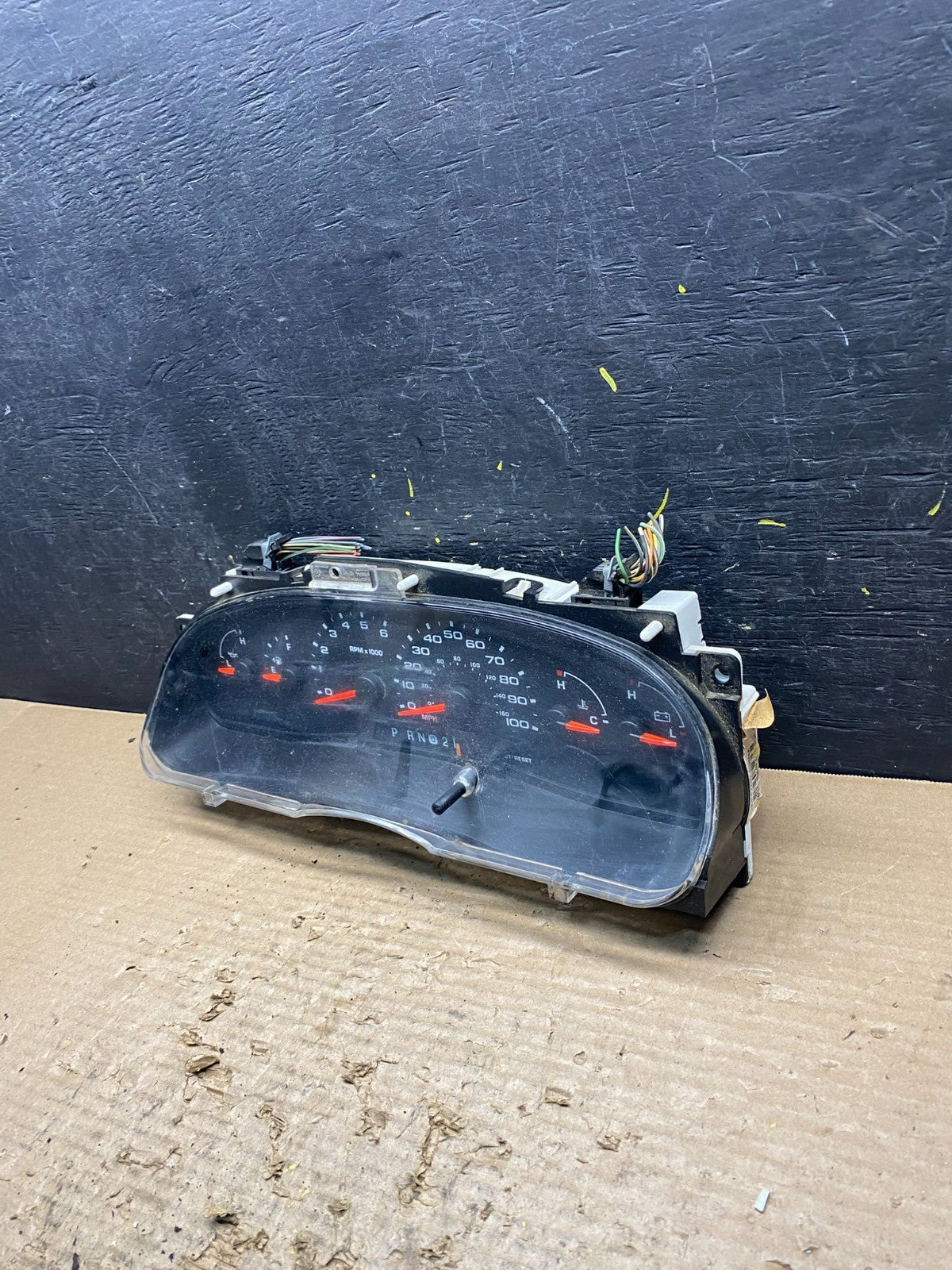 2004 to 2008 Ford E150 E250 Gauge Speedometer Cluster S9081 DG1
