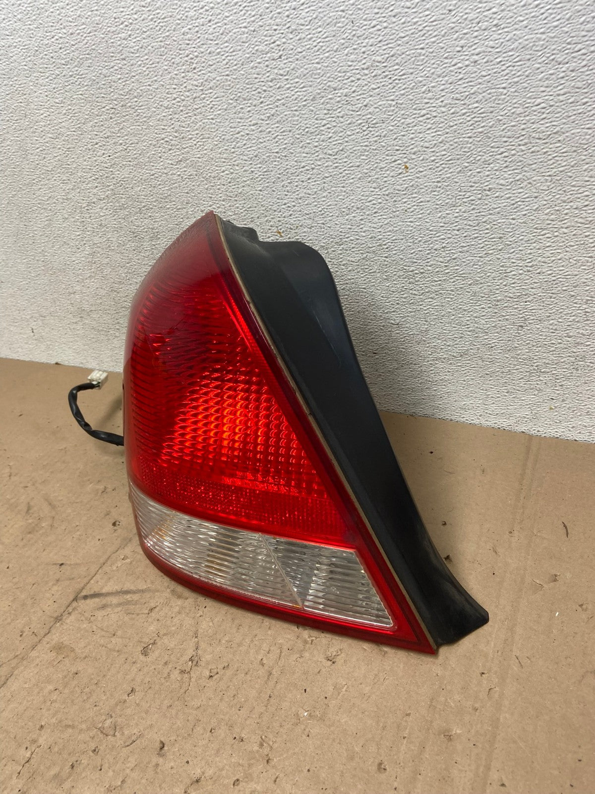 2001-2003 Sedan Hyundai Elantra Left Driver Lh Side Tail Light AG4929 LK1