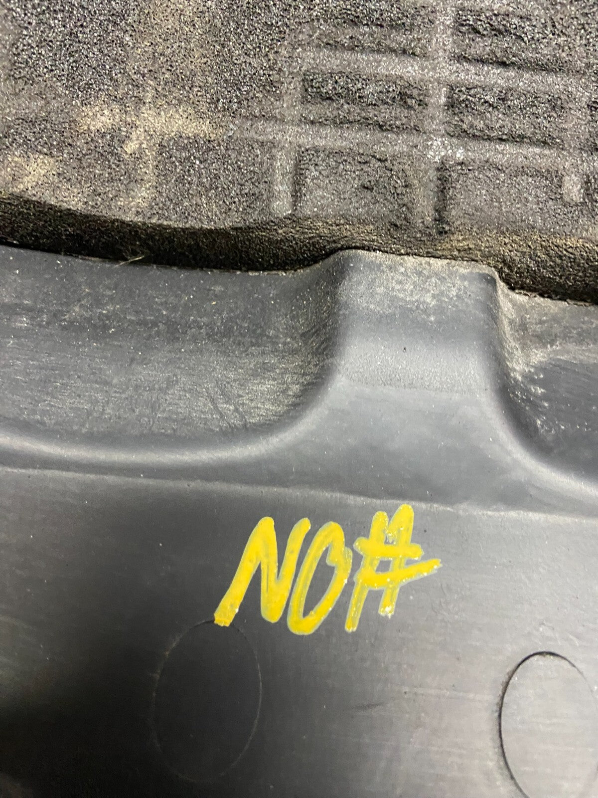 2005 to 2007 Honda Odyssey Black Engine Cover OEM N8250 DG8