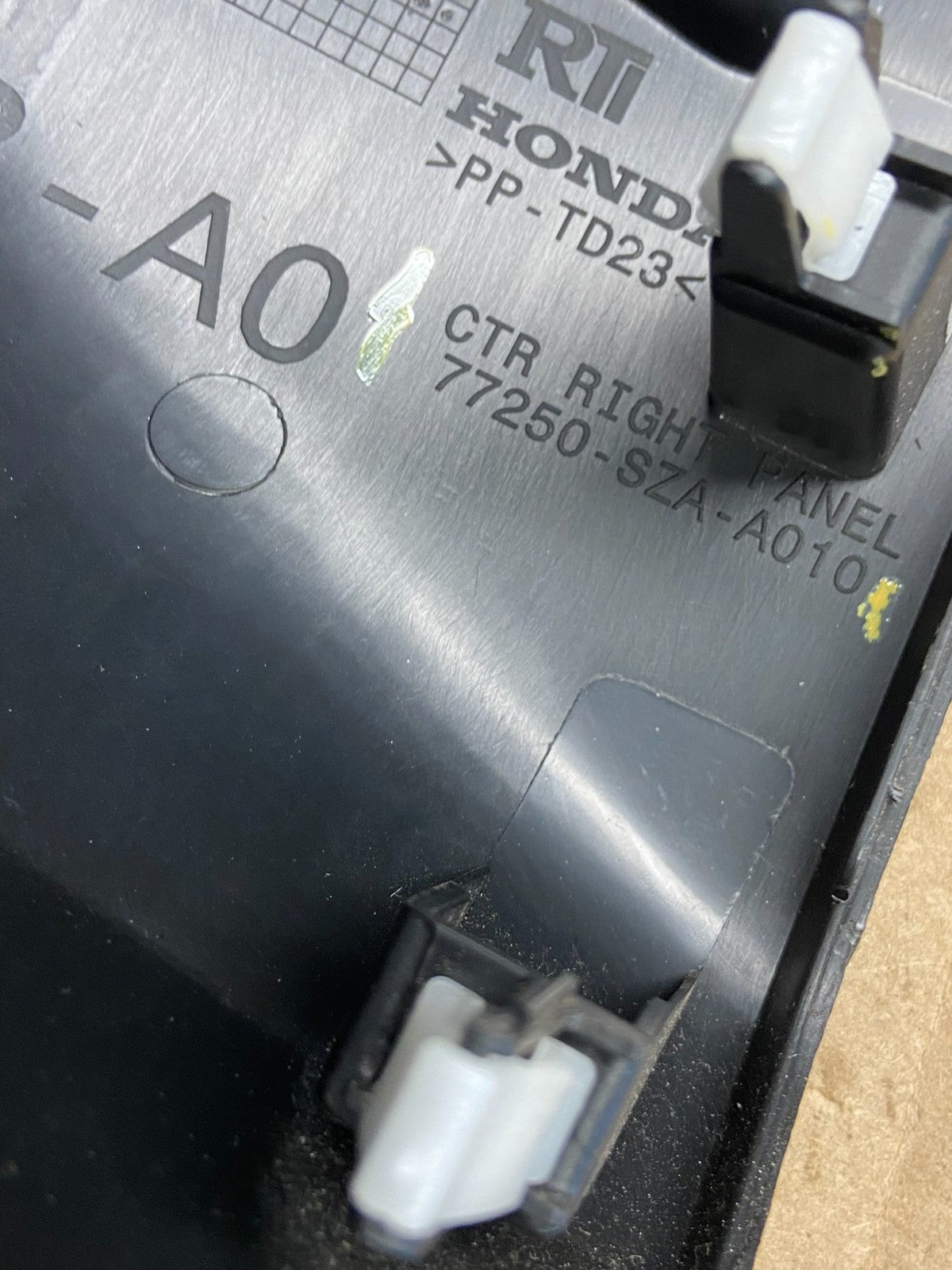 2009-2015 Honda Pilot Right Passenger Dash Vent Center Panel Bezel AD7183 DG4