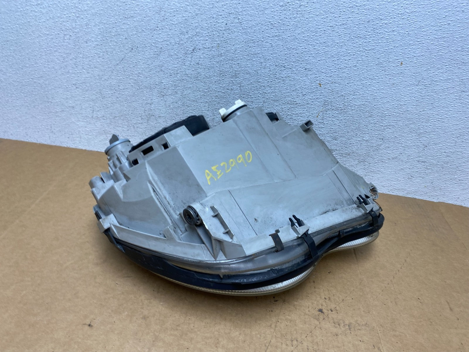 2005 to 2007 Mercedes-Benz C-Class Left Driver LH Side Headlight AE2990 DW7