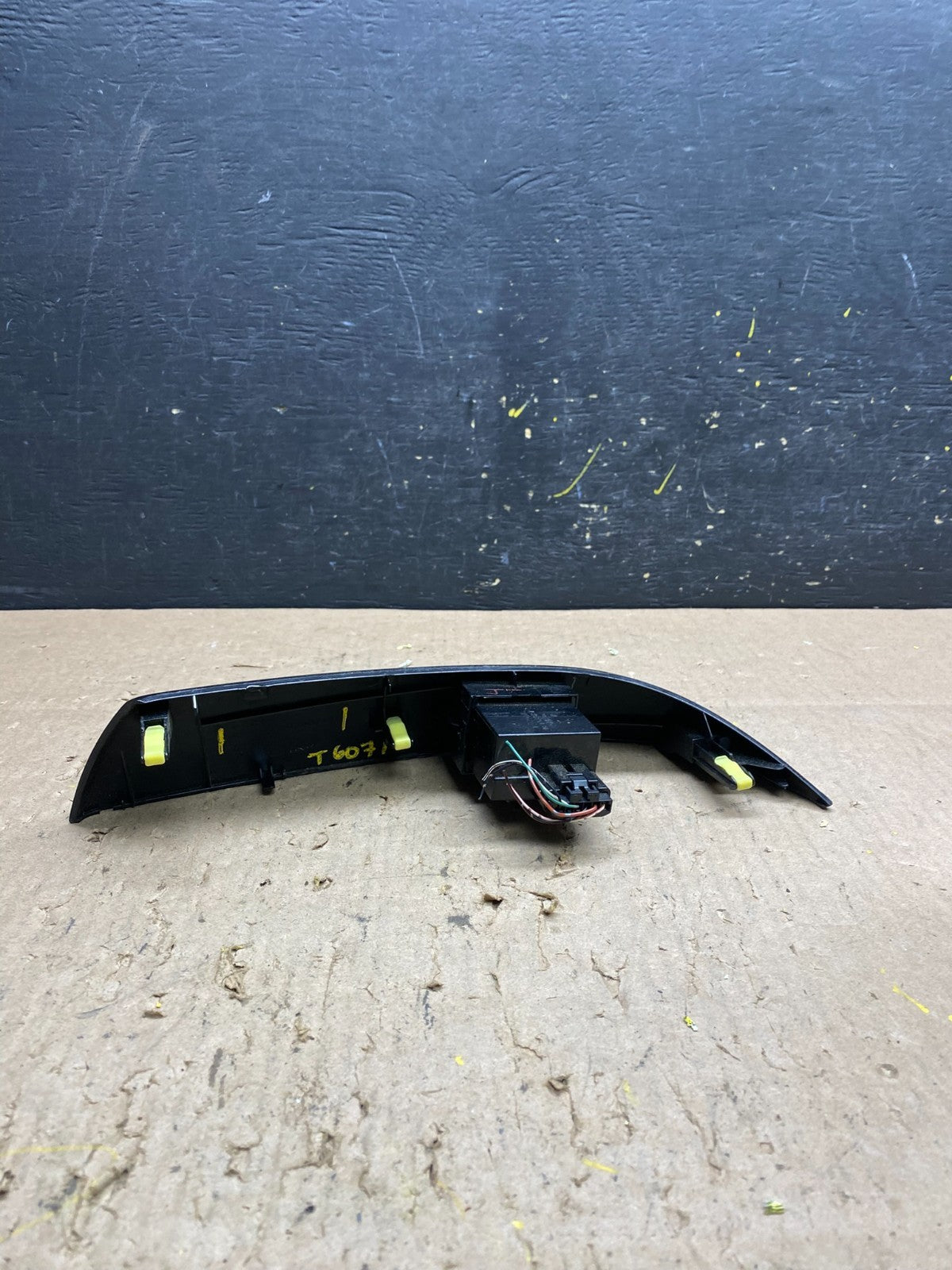 2004 to 2010 Toyota Sienna Switch Key Light Indicator Bezel Trim OEM T6071 DG3
