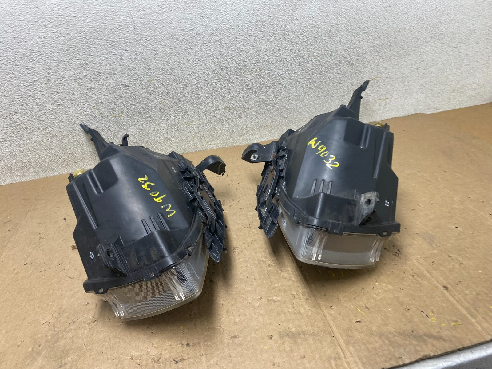 2011 to 2015 Chevrolet Cruze Halogen Left+Right Set Headlights W9032 DW15