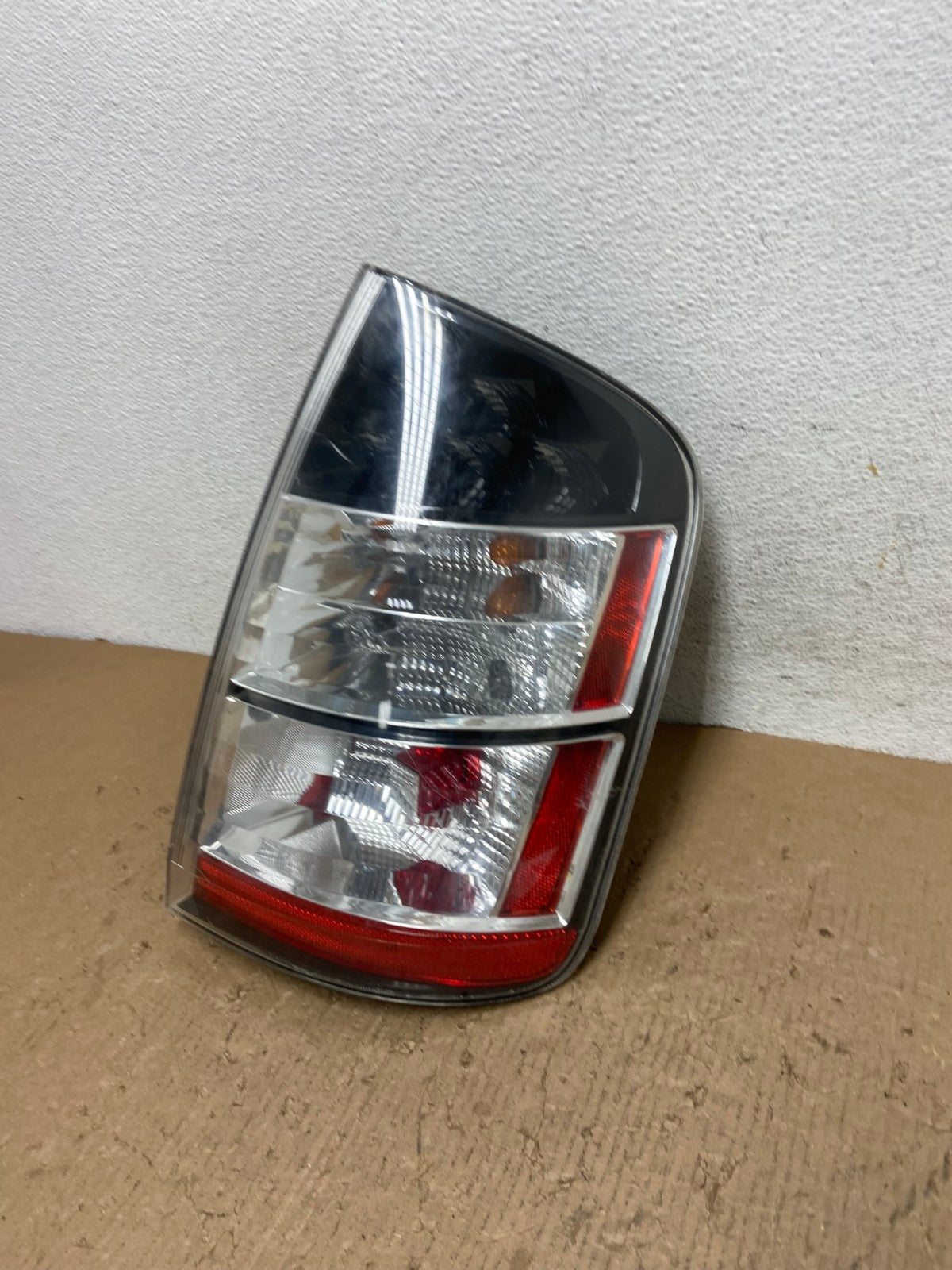 2004 - 2005 Toyota Prius Right Passenger Side Rh Tail Light AD8842 LK1