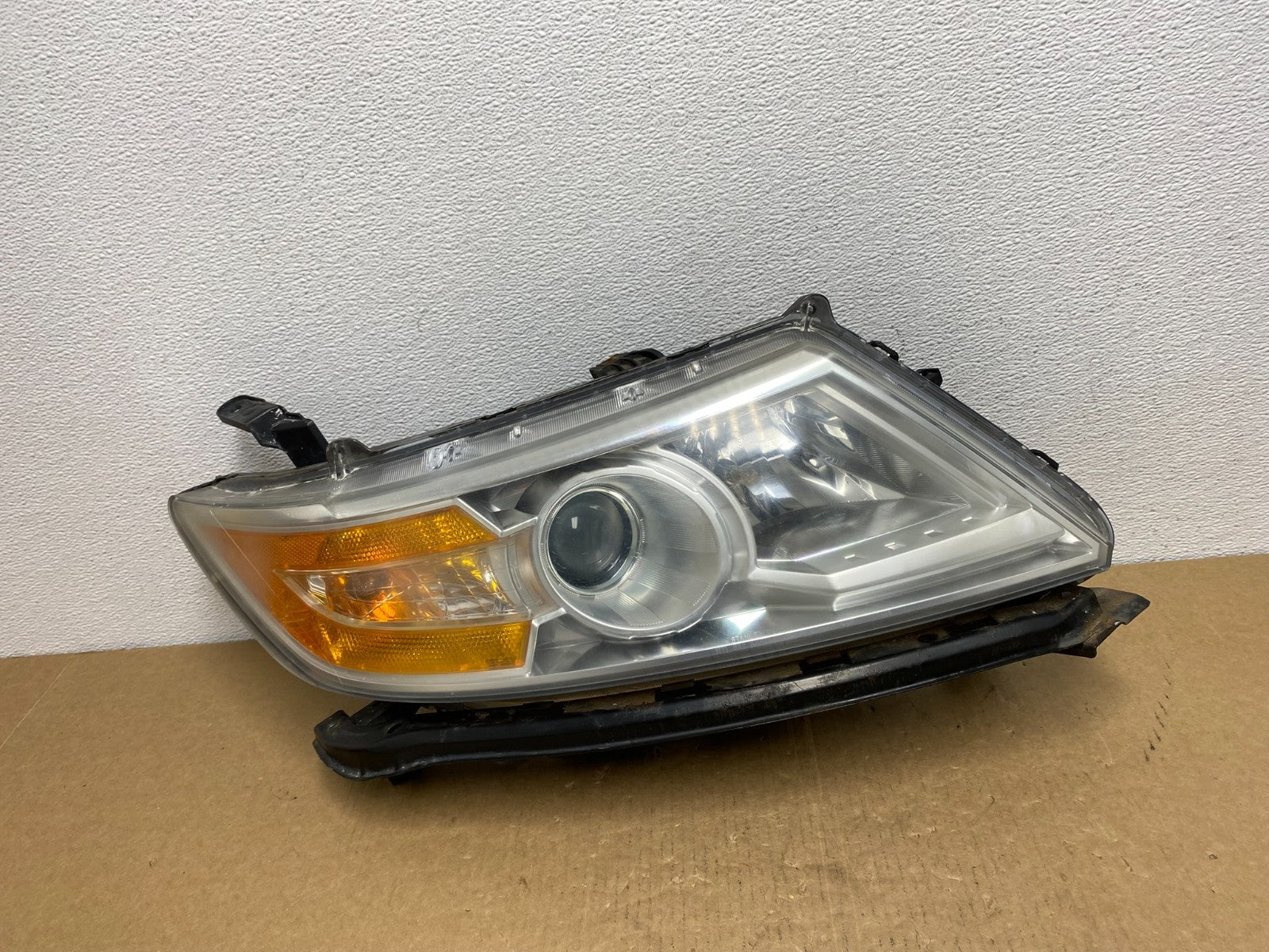 2011 to 2013 Honda Odyssey Front Right Passenger Headlight Halogen AC1204 DW0