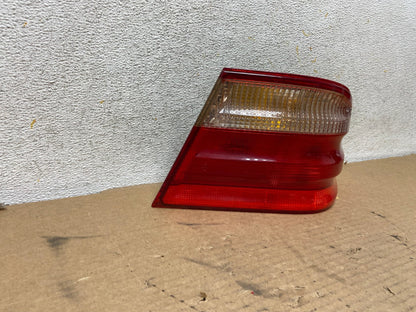 2000-2002 Mercedes-Benz E-CLASS E430 Right Passenger Side Tail Light AH4288 LK1