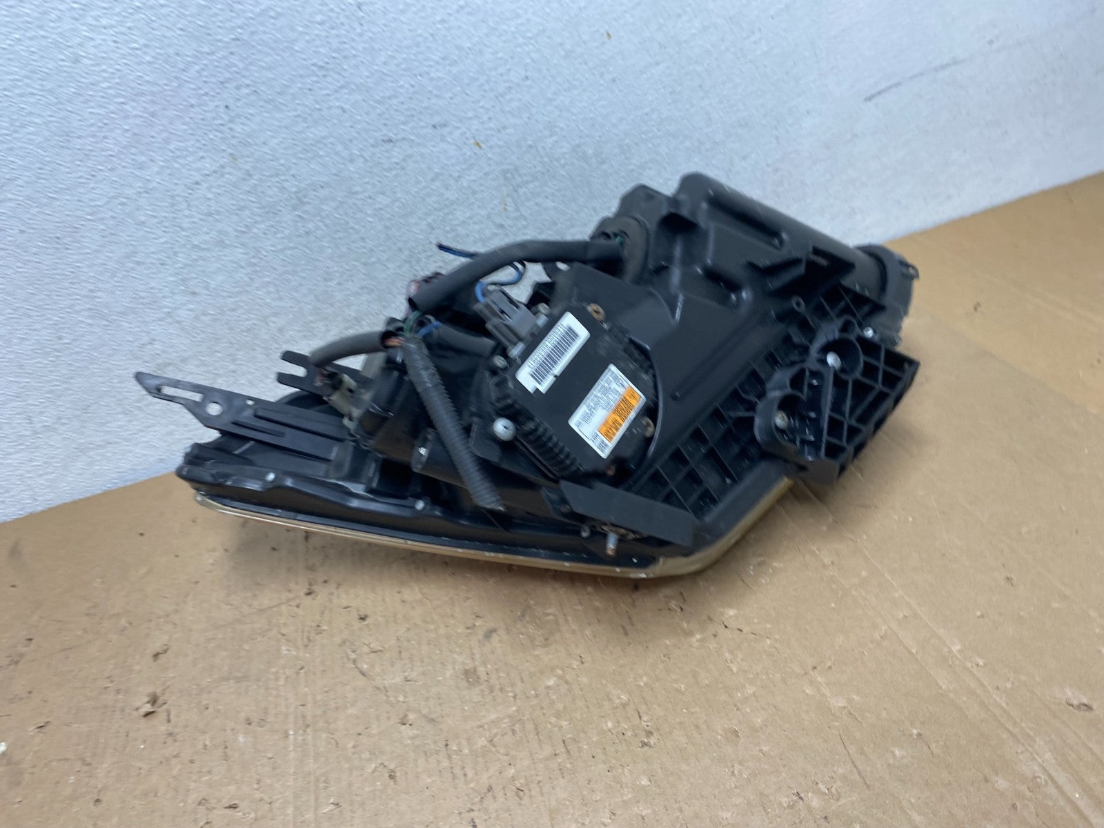 2008 to 2013 Nissan Rogue HID Xenon Headlight Left Driver Lh Side AD8171 DW6