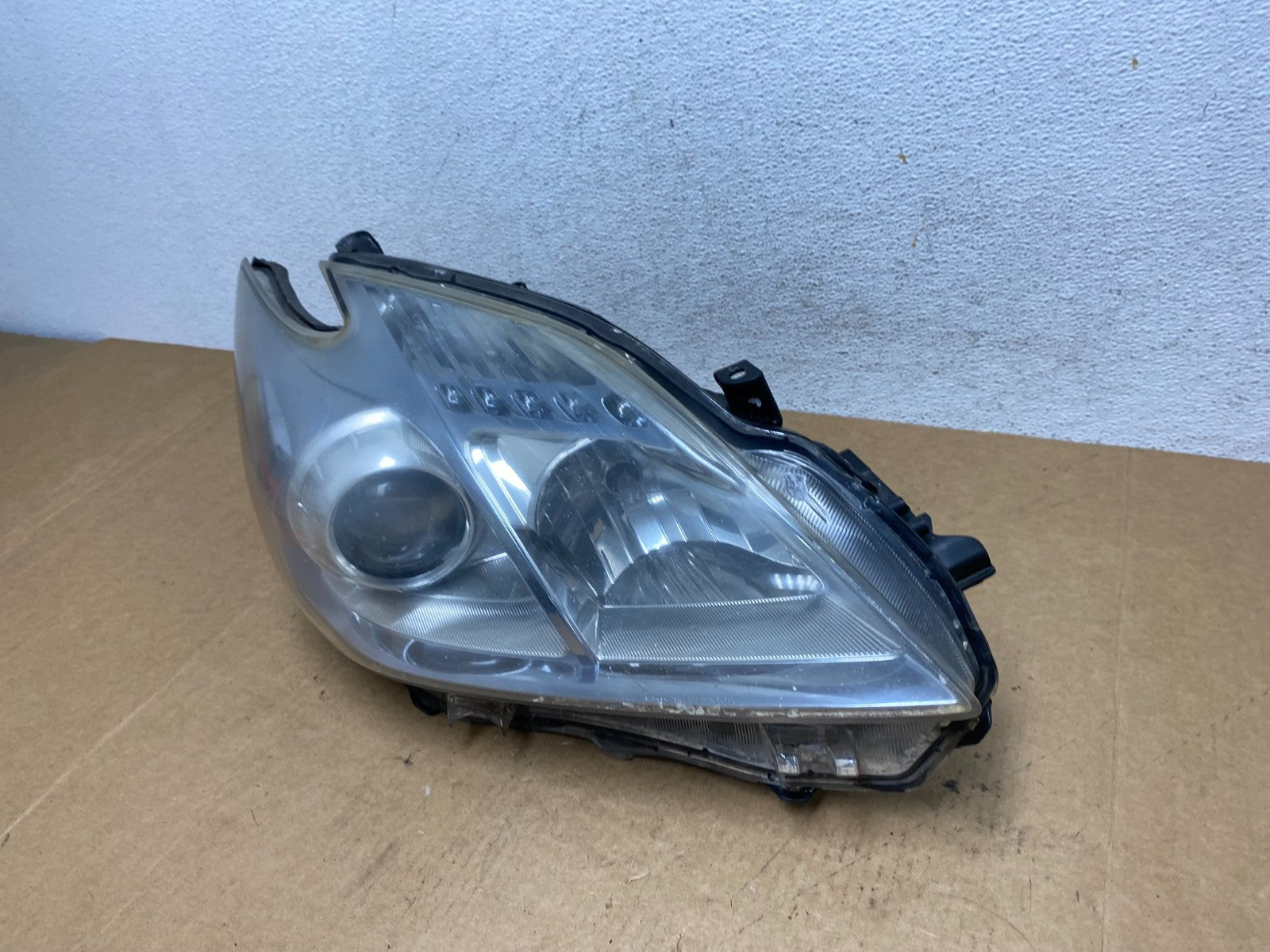 2010 - 2011 Toyota Prius Right Passenger Rh Blue Halogen Headlight AE3054 DW1