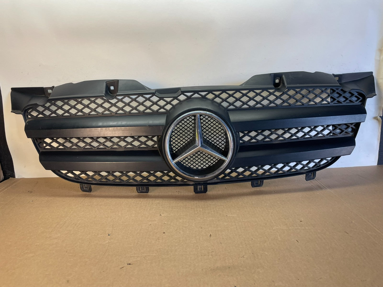 2006 to 2013 Mercedes Sprinter Front Upper Grill Grille AG2910 DG0