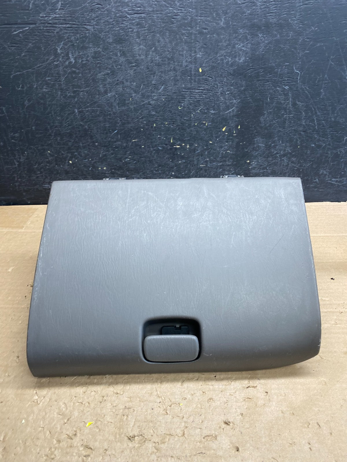 2001-2006 Toyota Sequoia Front Right Passenger Storage Glove Box AG8459 DG0