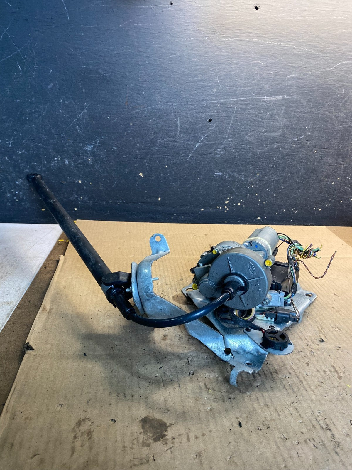 2007 to 2014 Ford Edge MKX Rear Trunk Liftgate Power Motor Actuator OEM z4781 DG2