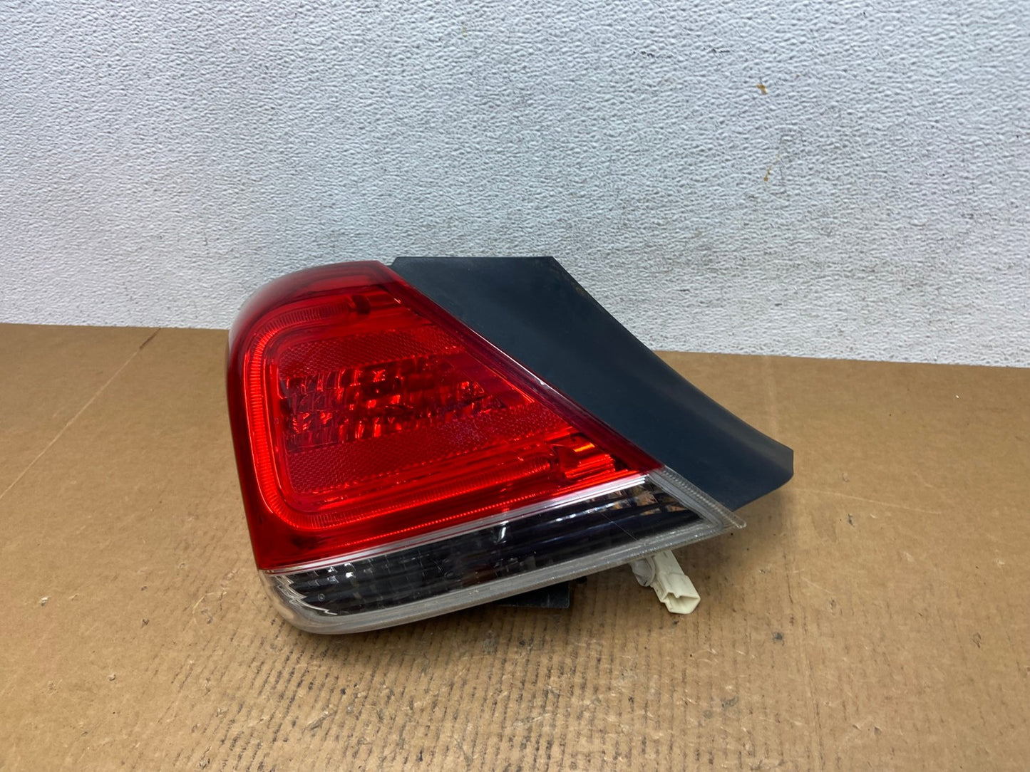 2011-2012 Toyota Avalon Left Driver LH Side Tail Light AE0413 LK1