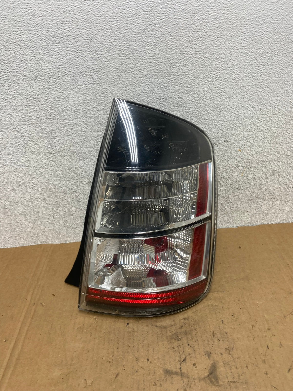 2004 - 2005 Toyota Prius Right Passenger Side Rh Tail Light AD2843 LK0