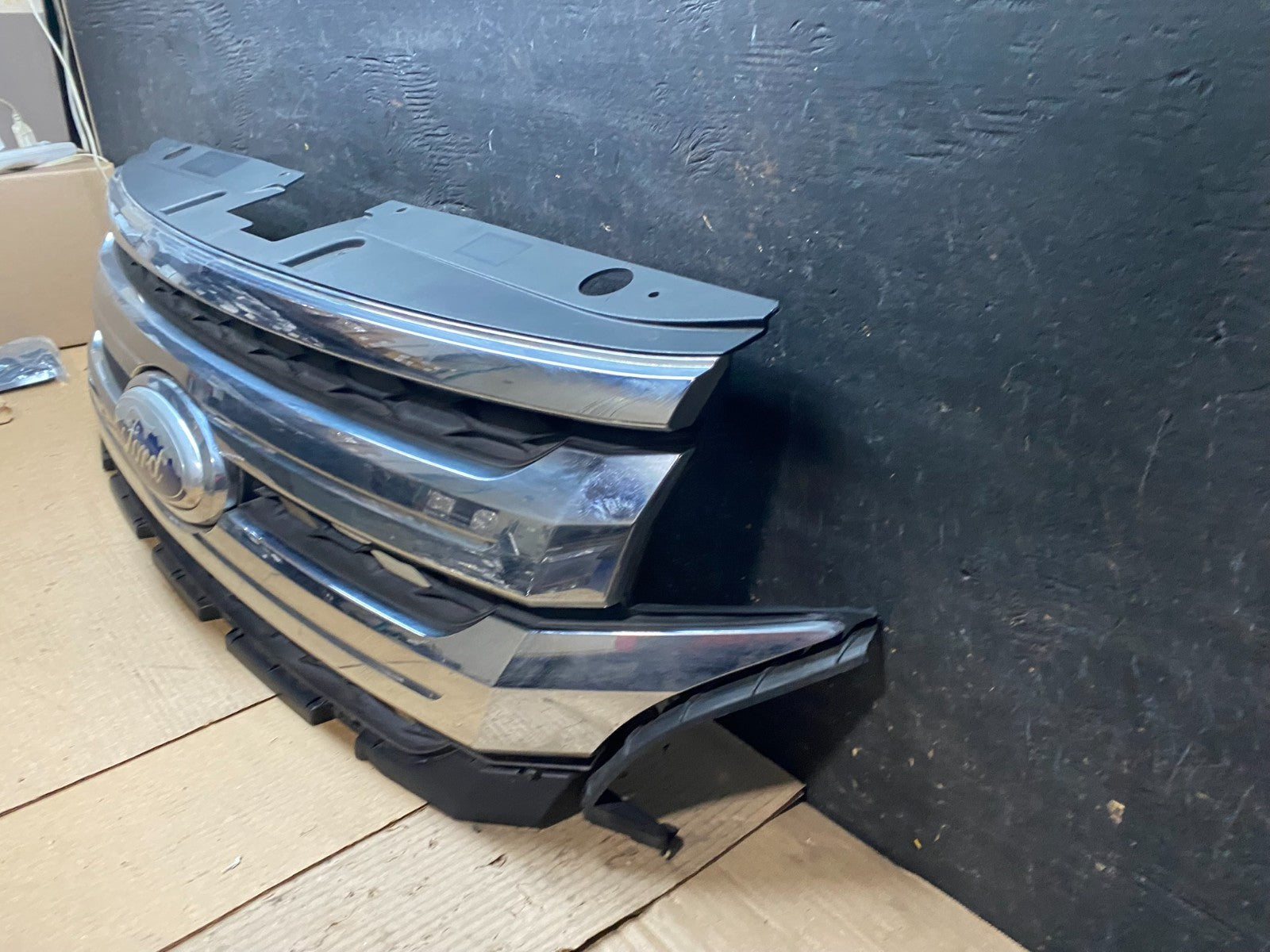 2011 2012 2013 Ford Edge Front Upper Chrome Grille Grill Oem v6959 DG1