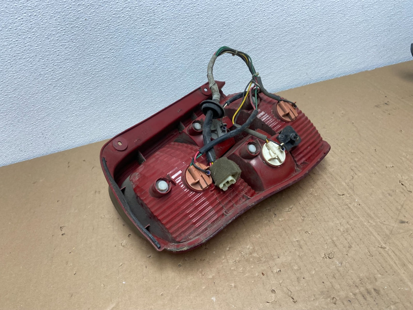 2003 2004 2005 Kia Sedona Right Passenger RH Side Tail Light OEM AB6609 DW6