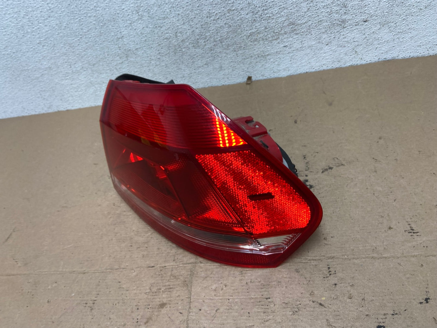 2012 to 2015 Volkswagen Passat Right Passenger Rh Side Tail light AF4989 LK1